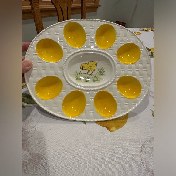 Vintage Easter deviled eggs dish, spring chick theme with eight egg sections - Picture 11 of 13